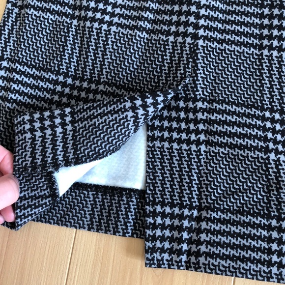 Le Chateau Pencil Skirt - Picture 3 of 4